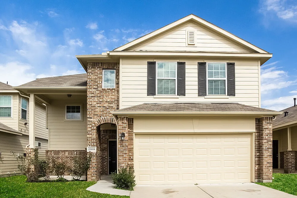 4 bed, 2.5 bath, 1900 sqft, $1,855 — Photo 1