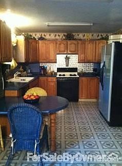 Large Kitchen w/ built in breakfast nook
						:
						Large dining area & built-in desk area not pictured..much more to this kitchen.