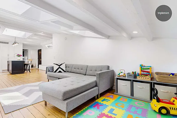 Sold by Triplemint | media 5