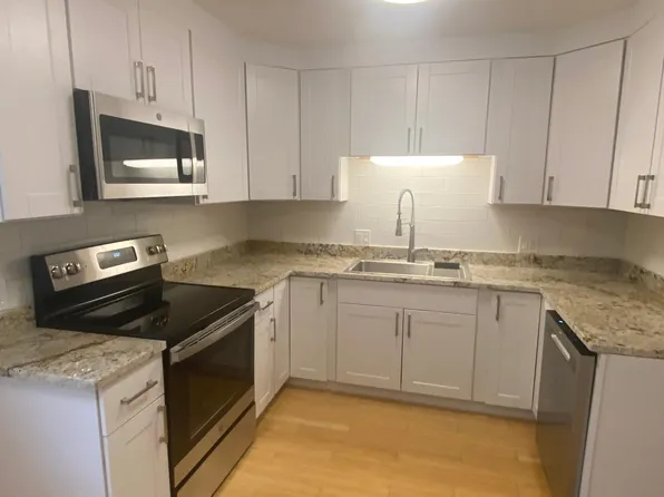 1019 Heritage Vlg #B, Southbury, CT 06488