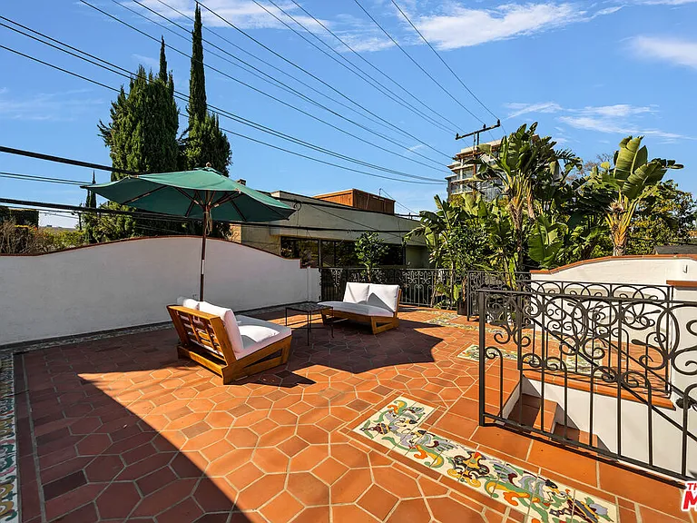 8822 Rosewood Ave — Photo 30