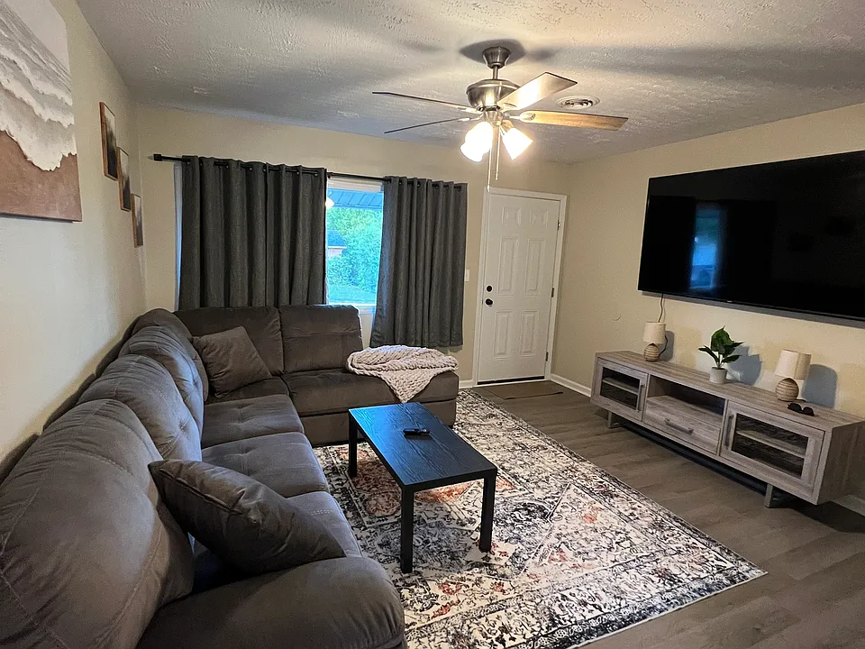 3106 Evergreen Dr