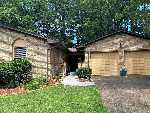 2nd image of 2104 Indian Trails St
