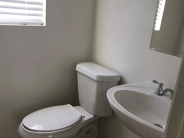 612 W Pillsbury St #102 — Photo 2