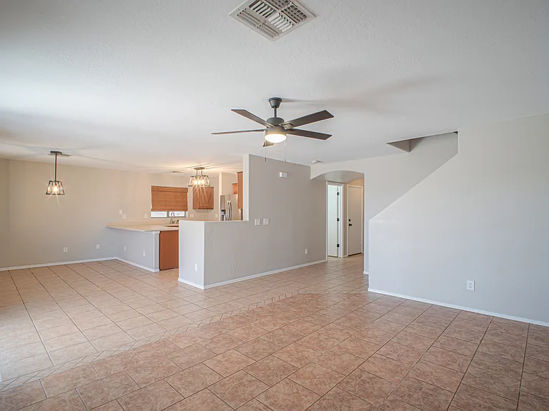 305 W Settlers Trl — Photo 6