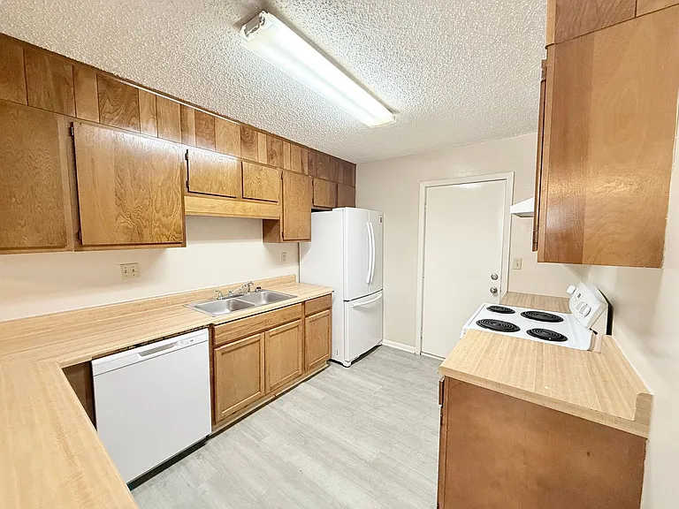 9307 Mabel St #B — Photo 4