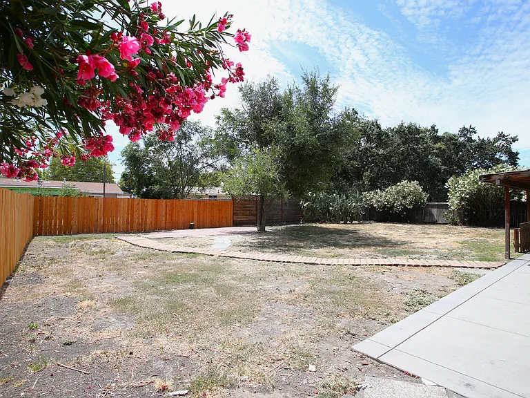 2020 Leland Way — Photo 27