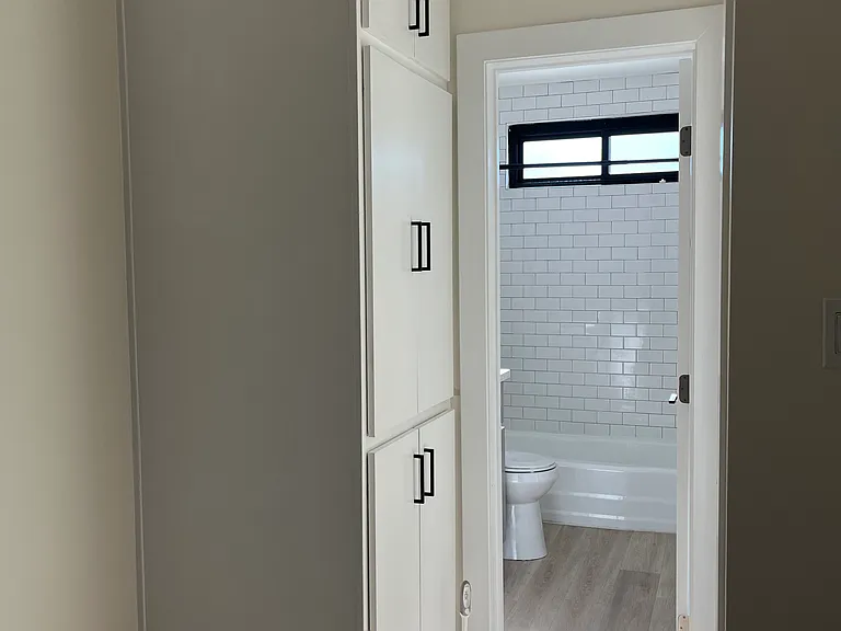 6958 Woodman Ave #14 — Photo 7