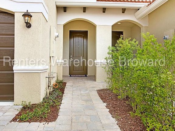 2nd image of 306 NE 47th Pl