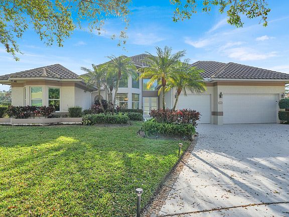 2nd image of 142 Corinthian Circle