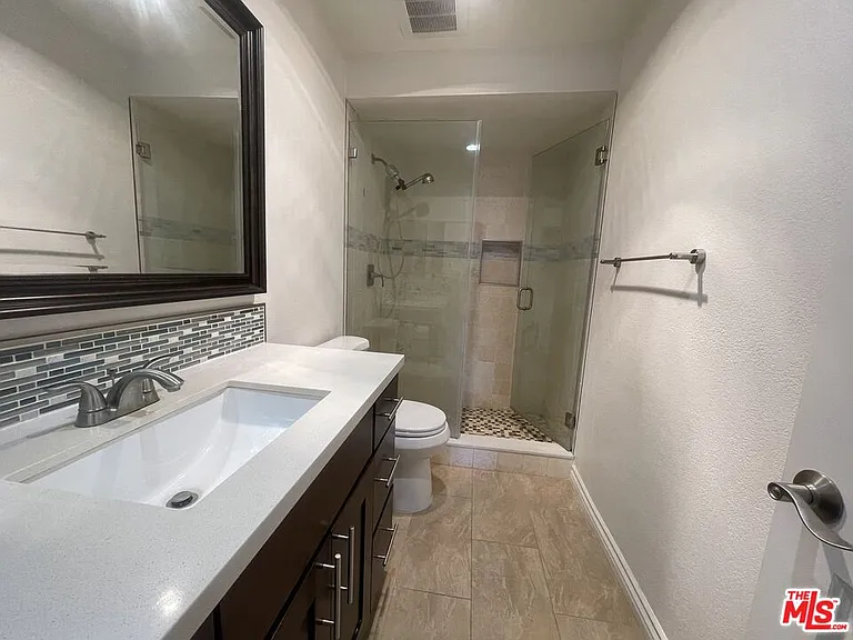525 S Ardmore Ave #260 — Photo 6