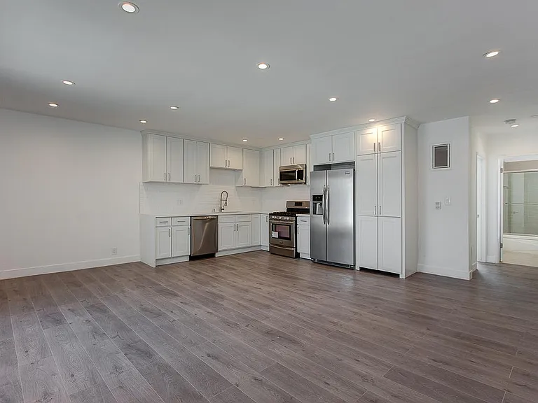 2827 S La Brea Ave #18 — Photo 1