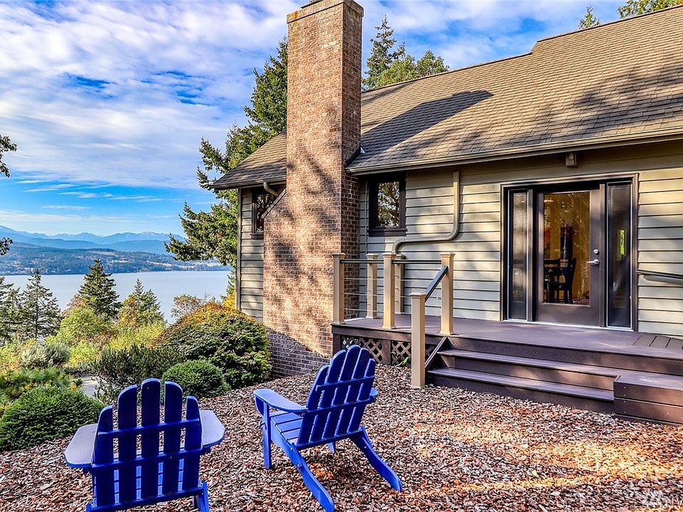 One of the many special spots to gaze at Discovery Bay from 702 Lane de Chantal...