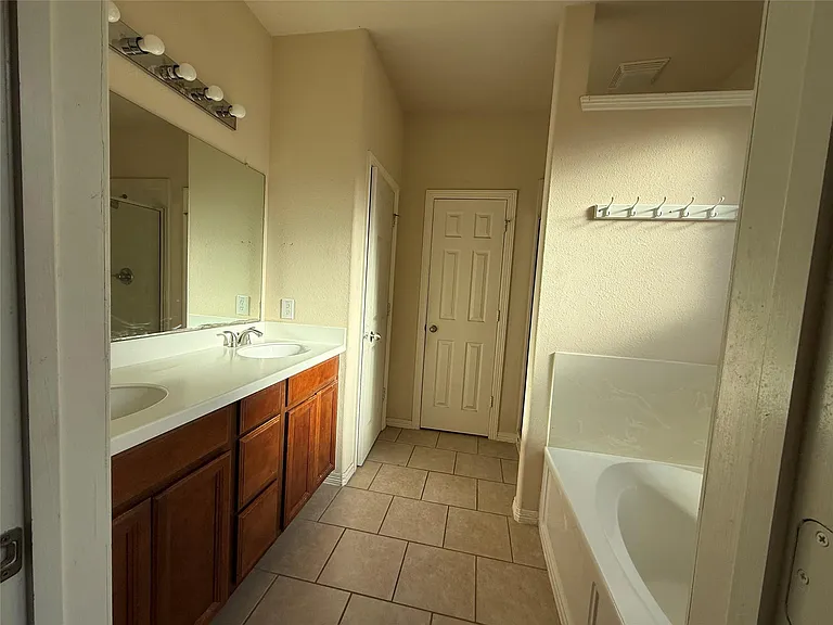 12807 Southern Valley Dr — Photo 7