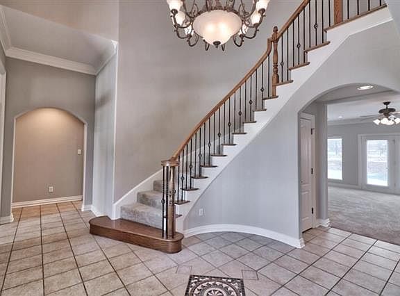 3rd image of 819 Country Club Dr