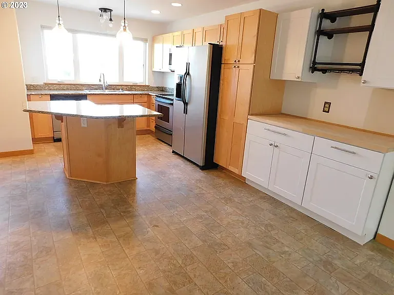 3 bed, 1470 sqft, $2,400 — Photo 2