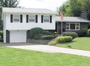 1931 Fairmeadows Ct, Bettendorf, IA 52722