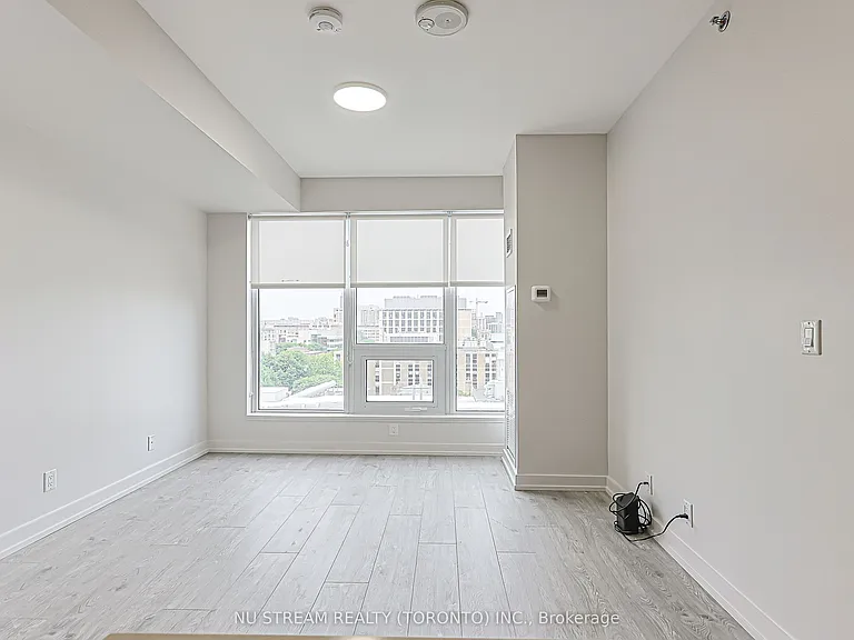 203 College St #905 — Photo 10