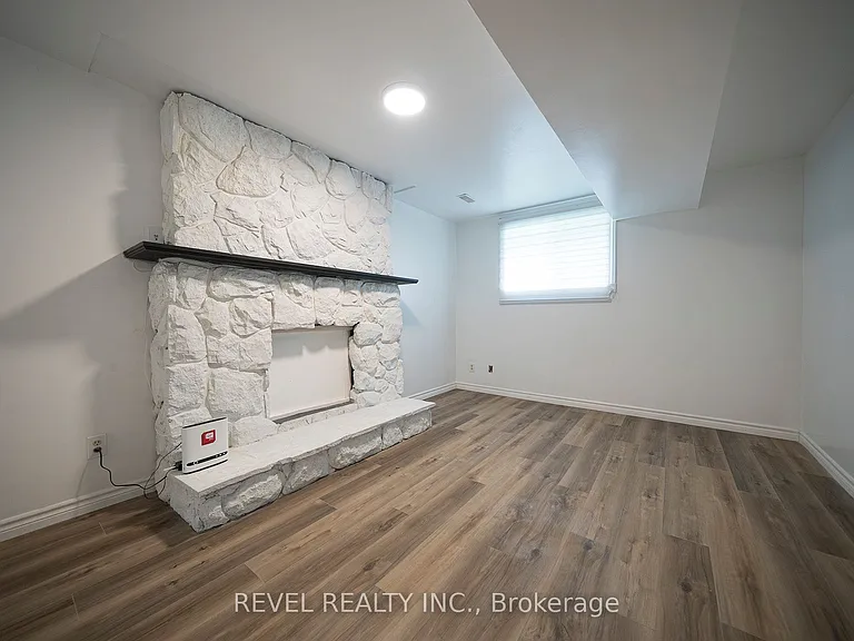 53 Memorial Dr #LOWER — Photo 11
