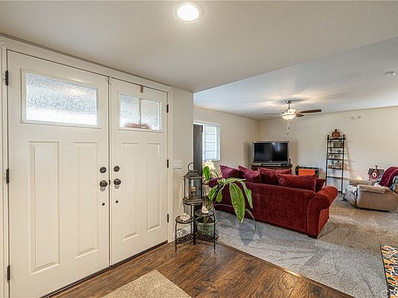 4th image of 39724 Country Club Dr