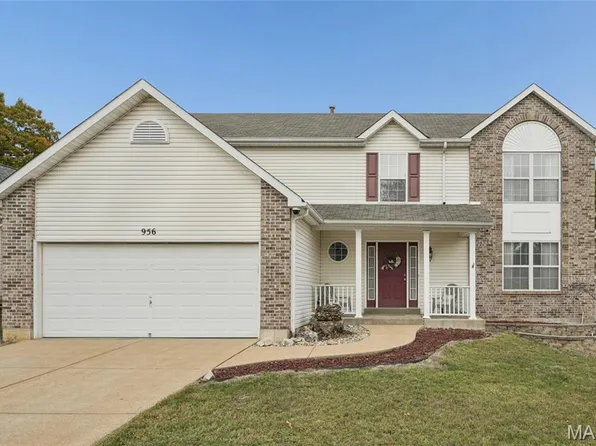 956 Shadow Pine Dr, Fenton, MO 63026