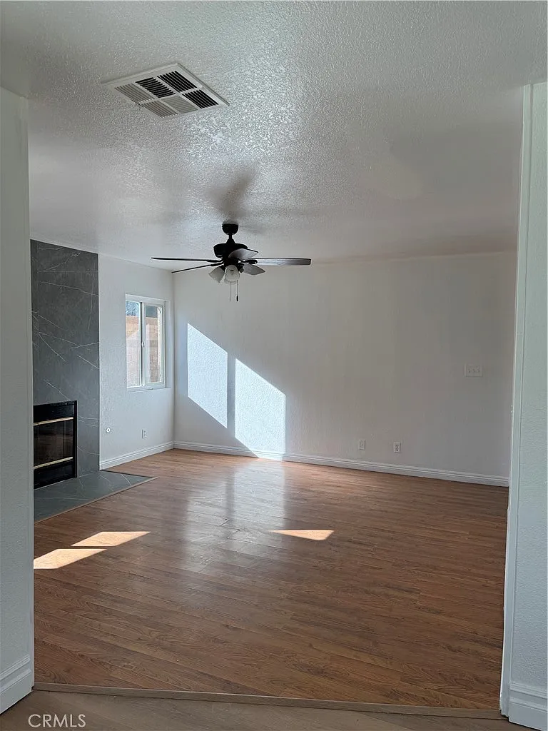 4 bed, 2069 sqft, $3,800 — Photo 3