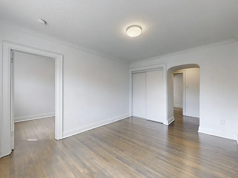 1602 Bathurst St — Photo 9
