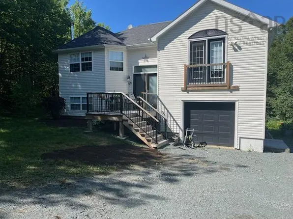 65 Beamish Rd, East Hants, NS B0N 1Z0
