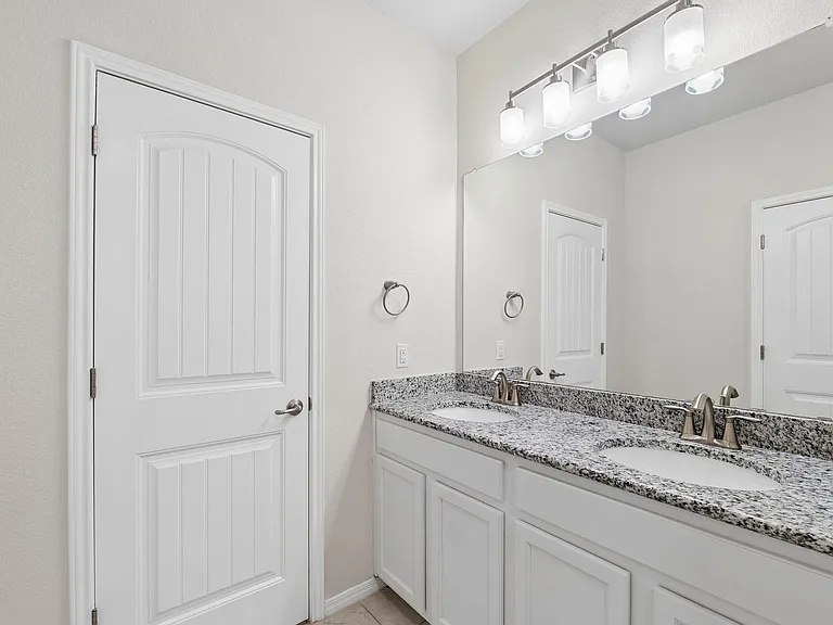3240 E Whitestone Blvd #4 — Photo 18