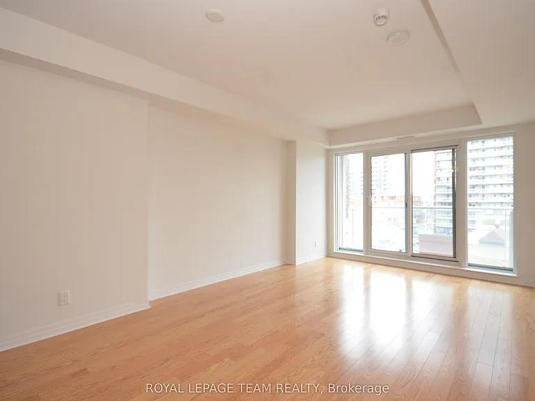 242 Rideau St #404 — Photo 9