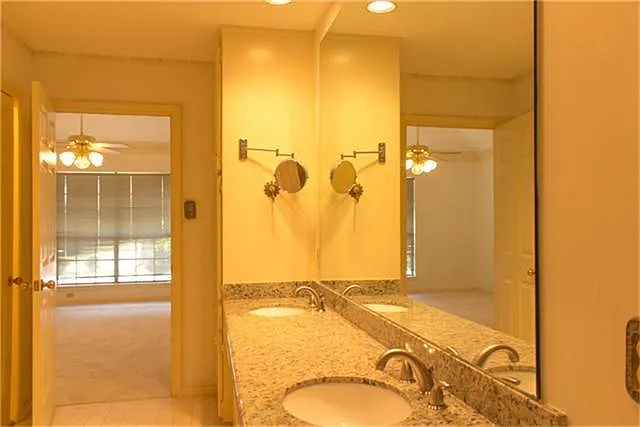 10010 Sagegreen Dr — Photo 10