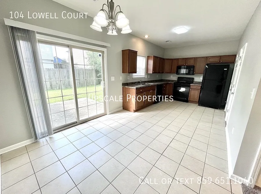 104 Lowell Court — Photo 3