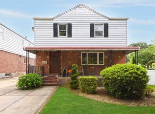 7504 171st St, Fresh Meadows, NY 11366