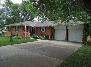 100 W Walnut St, Blue Springs, MO 64014