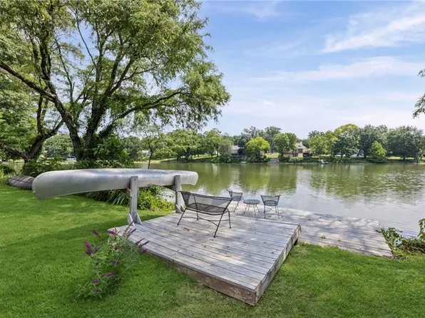 6829 Lakeshore Dr, Raytown, MO 64133