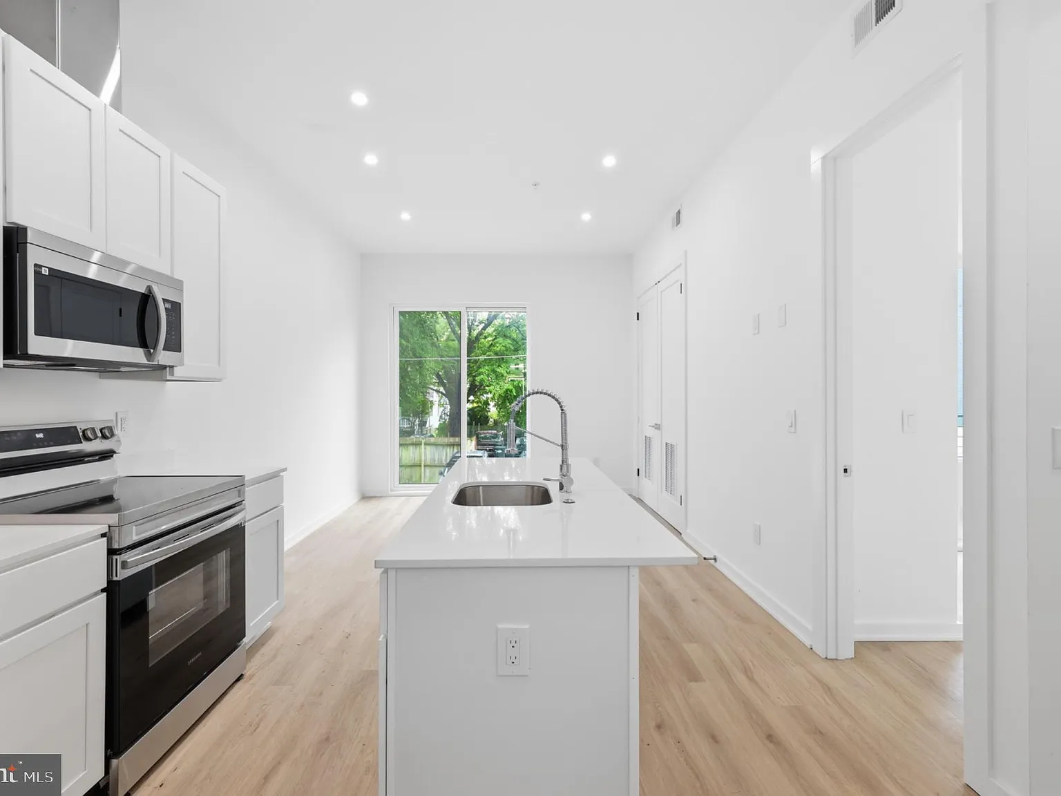 710 Kennedy St NW — Photo 4