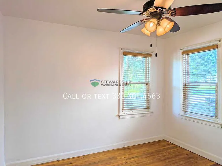 1512 Forest Ave SE — Photo 4
