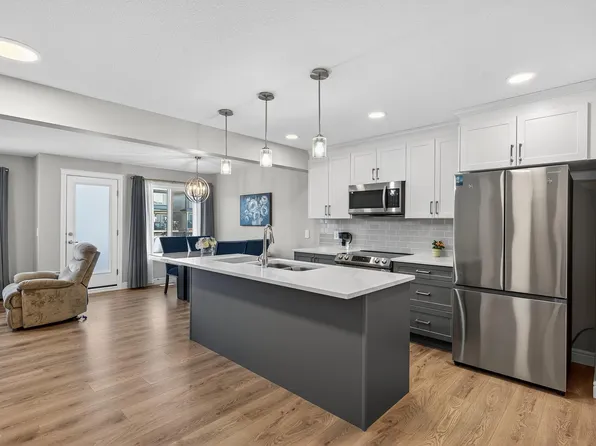 7820 Koruluk Line, Edmonton, AB T6W 4V1