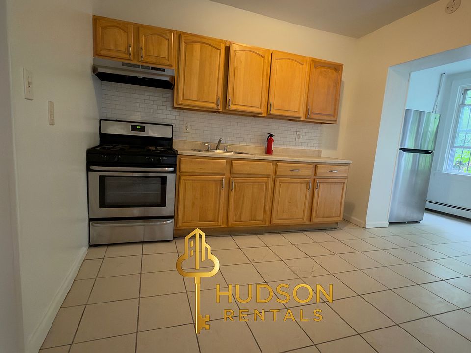 1st image of 29 Van Nostrand Ave APT 1