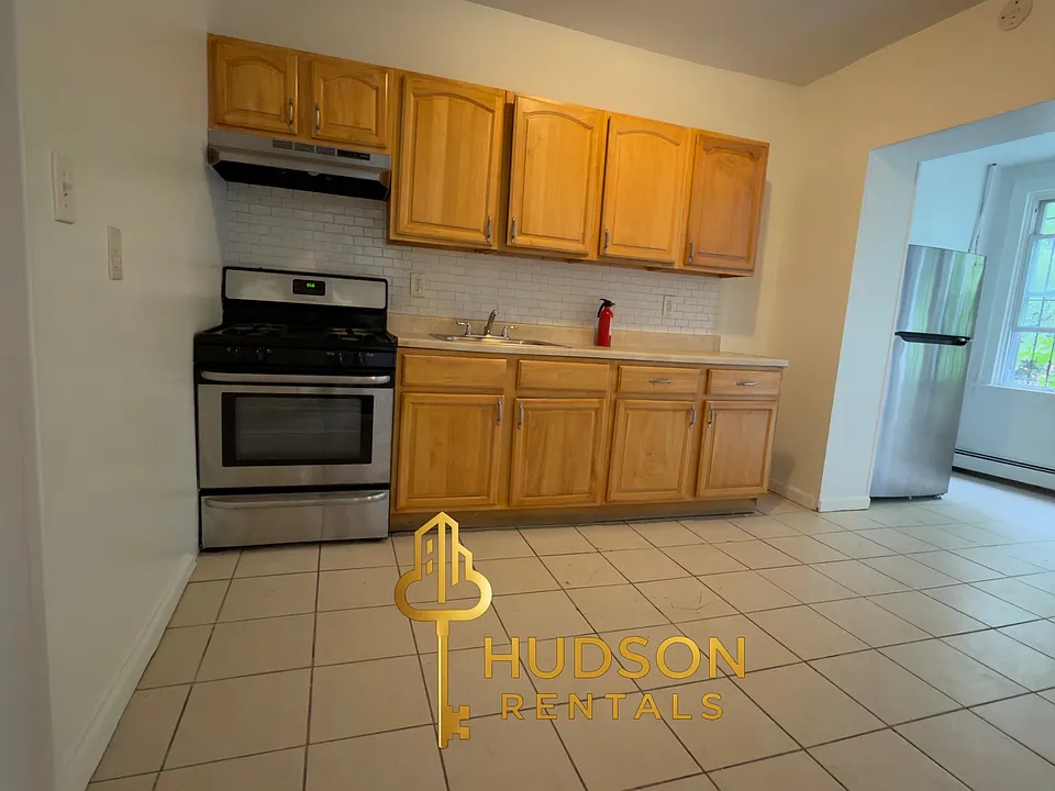 30 Van Nostrand Ave #1