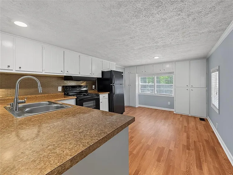 3542 Shoreland Dr — Photo 4