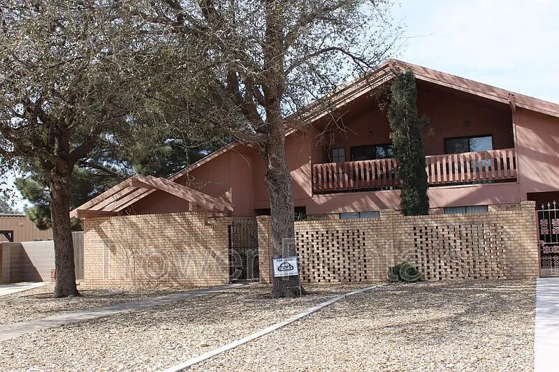 3 bed, 2.0 bath, 2467 sqft, $2,200 — Photo 1