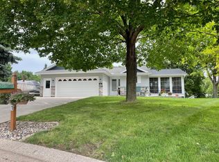601 Saratoga Ct, Chaska, MN 55318