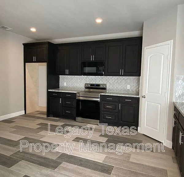 729 E Brown St #B — Photo 15