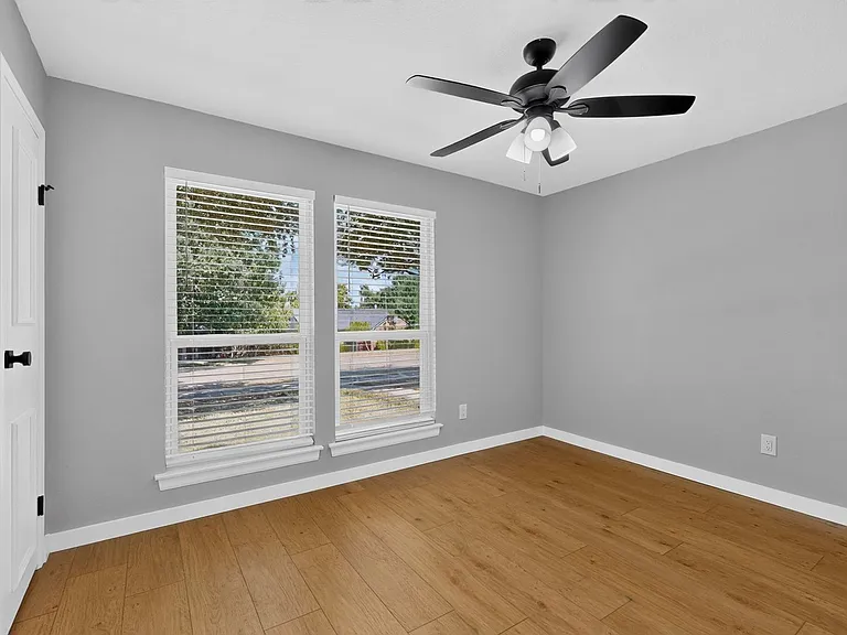 215 Aspenway Dr — Photo 31