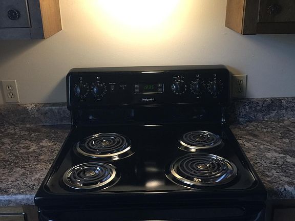 Black Frigidaire Stove