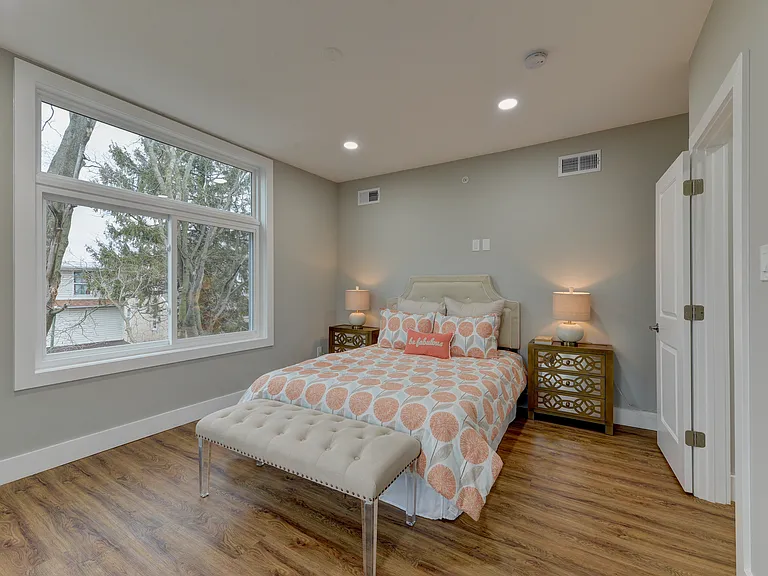 135 E Springer St — Photo 39