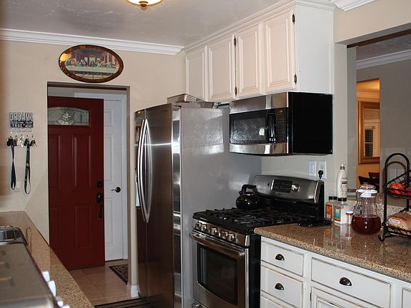 5th image of 1392 N Elm St
