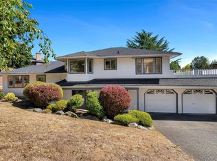 4833 Maplegrove St, Saanich, BC V8Y 3B9