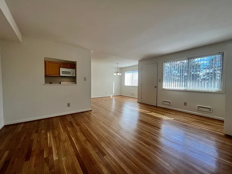 Mt Washington Manor — Photo 27
